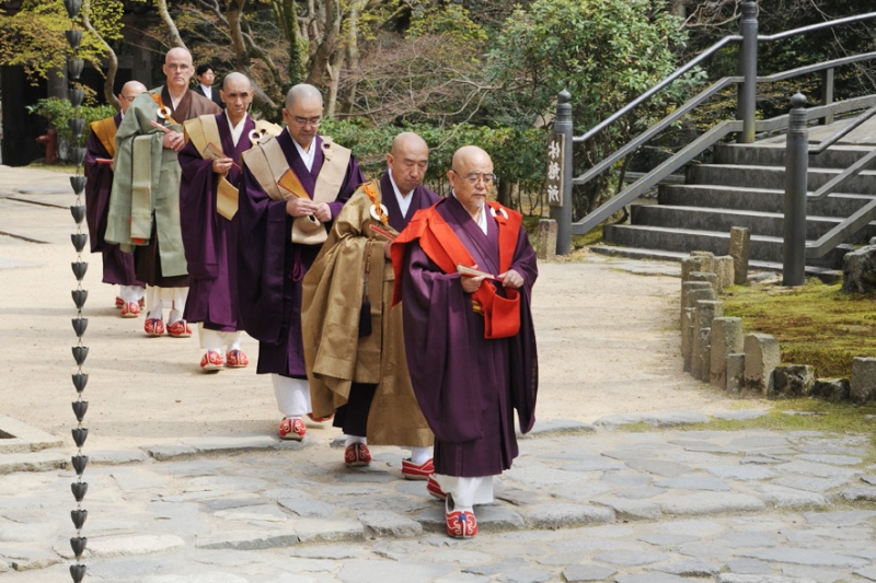 Zen-Priesterweihe in Eigen-Ji Zen-Kloster